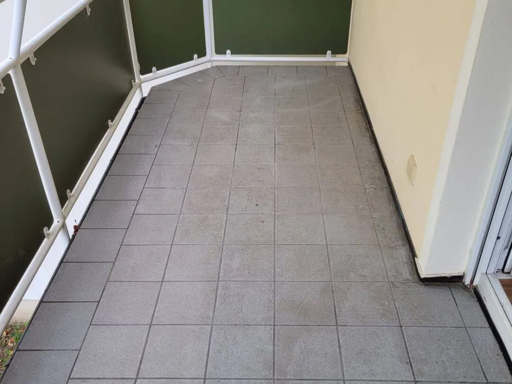Neu saniert: 1-Raum-Wohnung * Balkon * neues Laminat * Lindenau