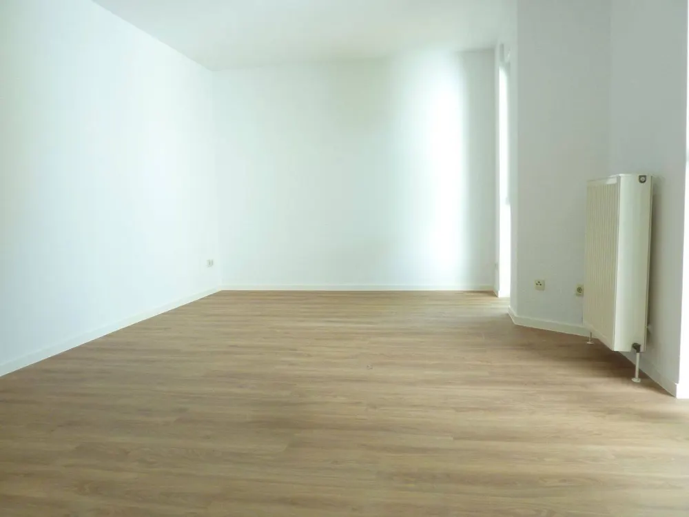 Neu saniert: 1-Raum-Wohnung * Balkon * neues Laminat * Lindenau