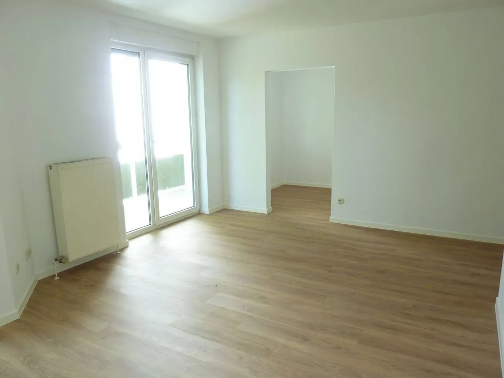 Neu saniert: 1-Raum-Wohnung * Balkon * neues Laminat * Lindenau