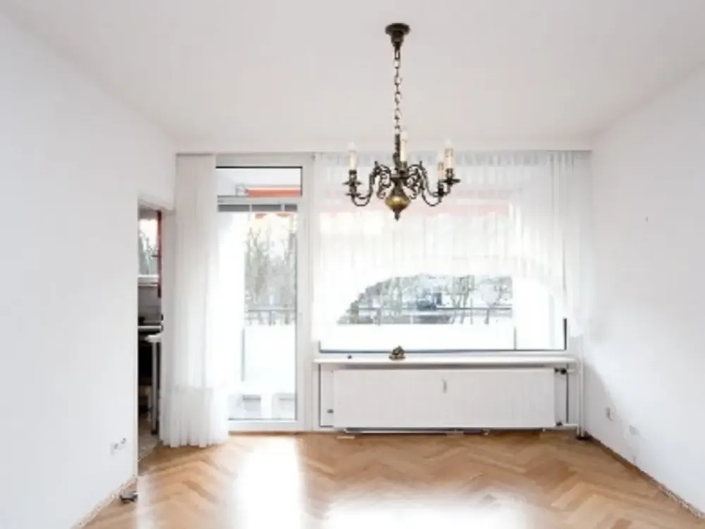 von Privat: voll Möblierte Wohnung mit Einbauküche, Vollbad, 2 WC, 2 Balkonen