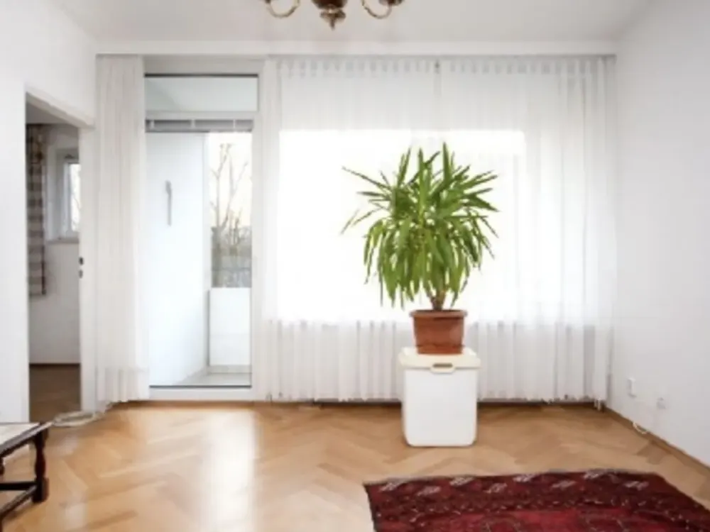 von Privat: voll Möblierte Wohnung mit Einbauküche, Vollbad, 2 WC, 2 Balkonen