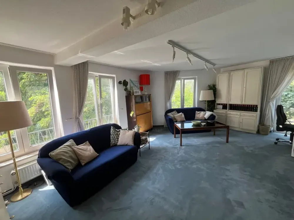 Lebendiges Stadtleben: möblierte 2-Zimmer-Wohnung im Herzen von Lehel
