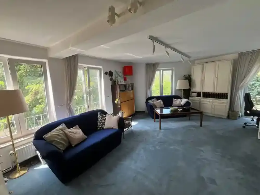 Lebendiges Stadtleben: möblierte 2-Zimmer-Wohnung im Herzen von Lehel