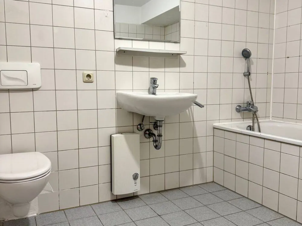 +++ NEU RENOVIERTE 3-ZIMMERWOHNUNG MIT AUFZUG IN ZENTRALER LAGE +++