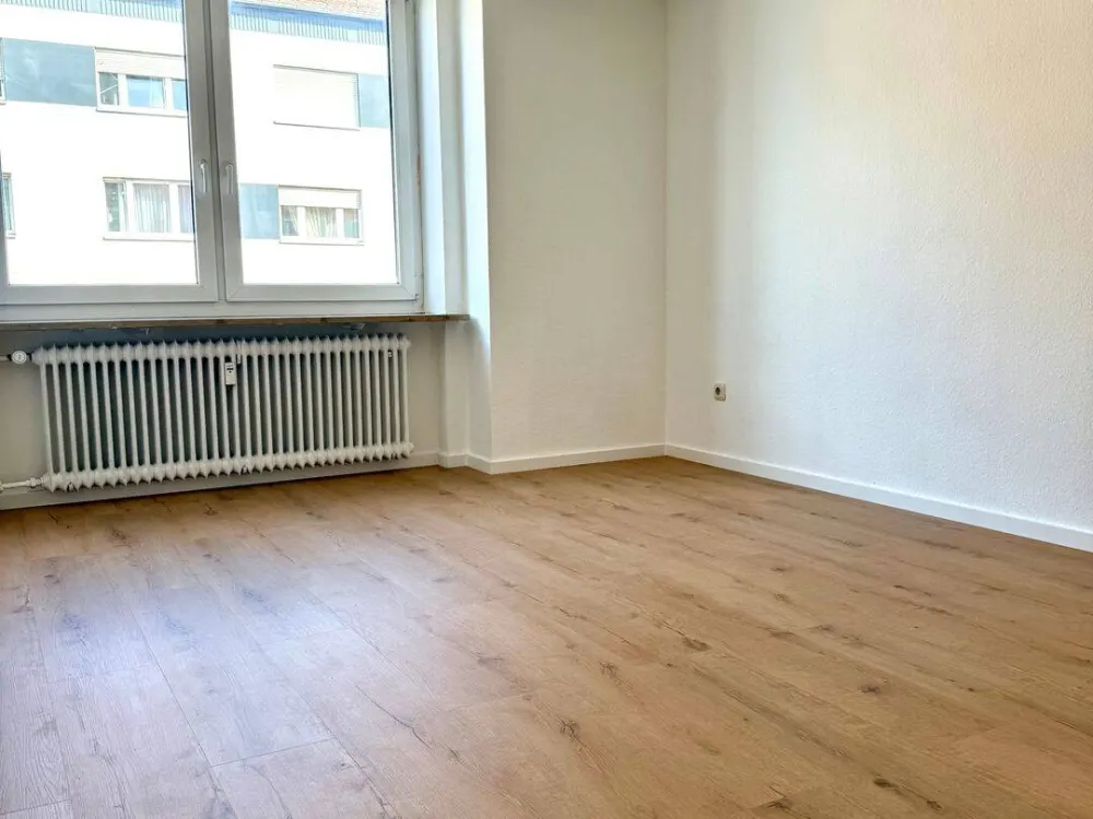 +++ NEU RENOVIERTE 3-ZIMMERWOHNUNG MIT AUFZUG IN ZENTRALER LAGE +++
