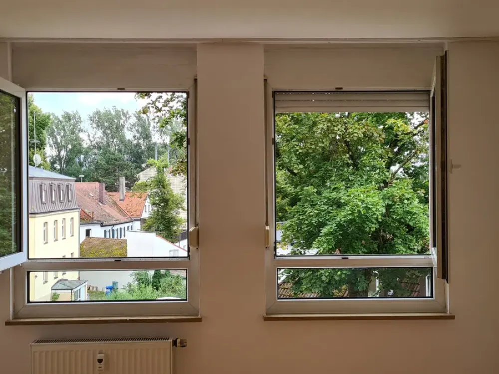 Well-maintained 1-room apartment with fitted kitchen and underground parking space