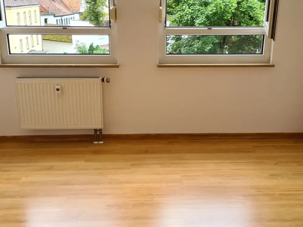 Well-maintained 1-room apartment with fitted kitchen and underground parking space