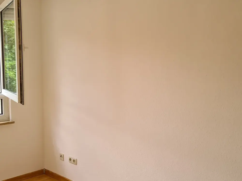 Well-maintained 1-room apartment with fitted kitchen and underground parking space