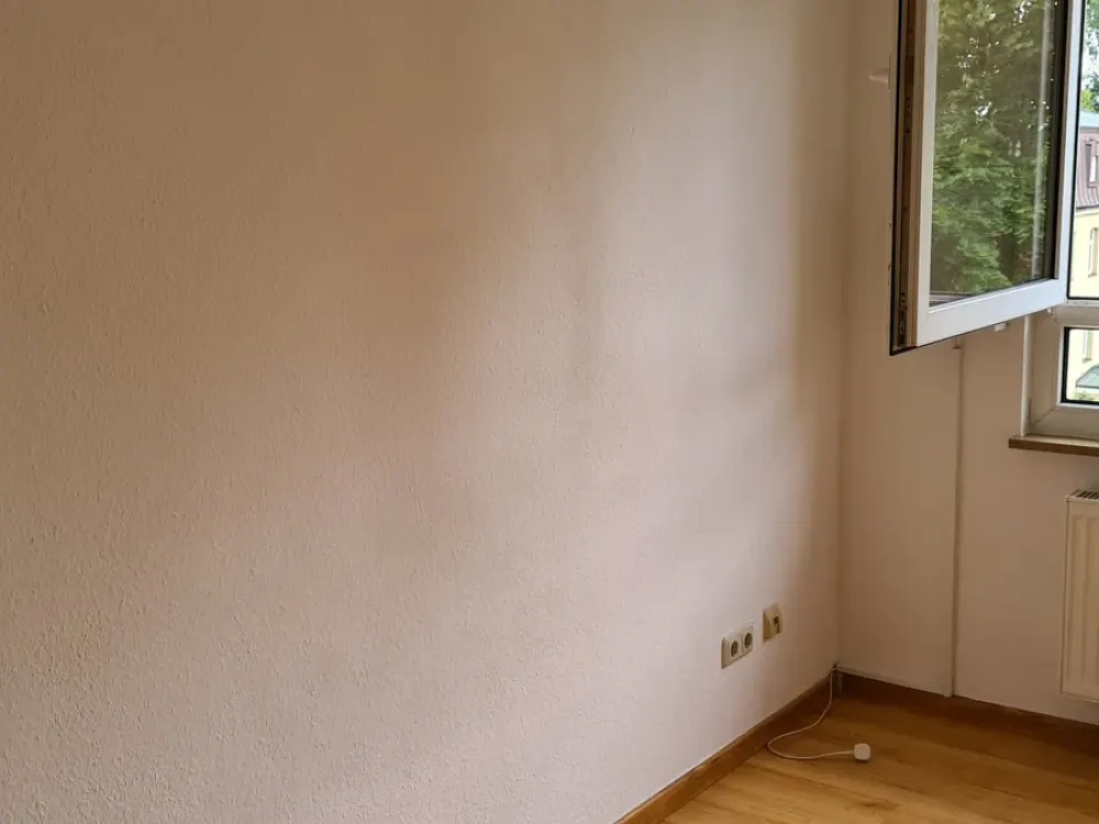 Well-maintained 1-room apartment with fitted kitchen and underground parking space