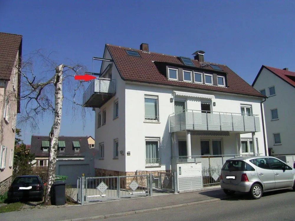 Charmante 3,5 Zimmer DG Wohnung mit ausgebauter Bühne in Bad Cannstatt