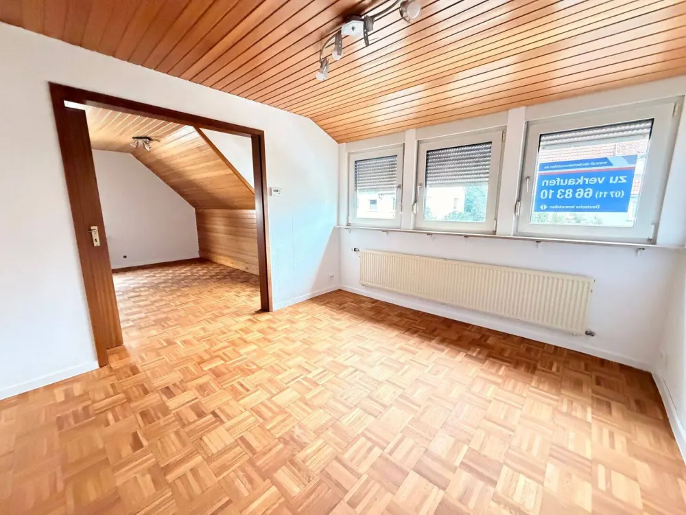 Charmante 3,5 Zimmer DG Wohnung mit ausgebauter Bühne in Bad Cannstatt