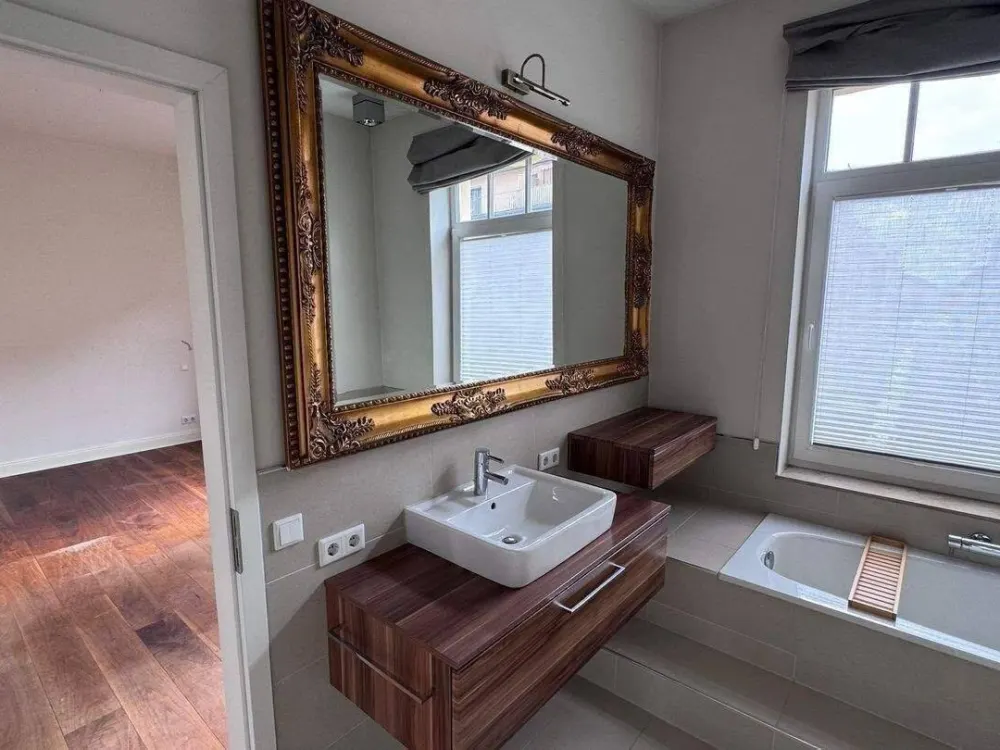 Exklusive 3 Zimmerwohnung mit Terrasse, offener Kamin, Einbauküche in Düsseldorf-Zooviertel / Pempelfort