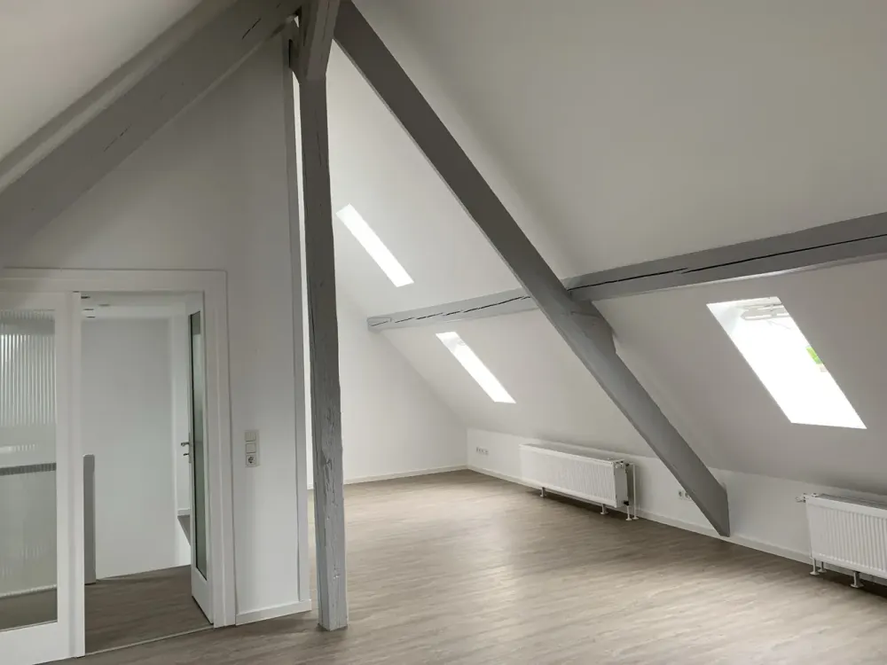 *attraktive 4-Zimmer-Maisonette-Wohnung mit Balkon*