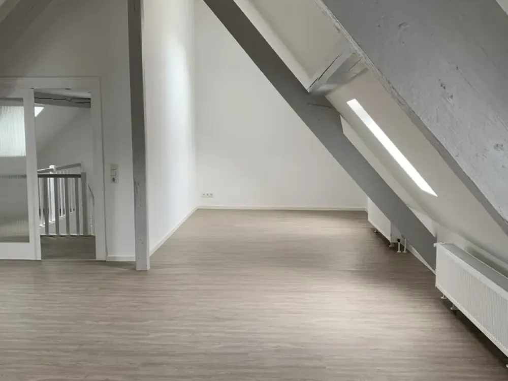 *attraktive 4-Zimmer-Maisonette-Wohnung mit Balkon*