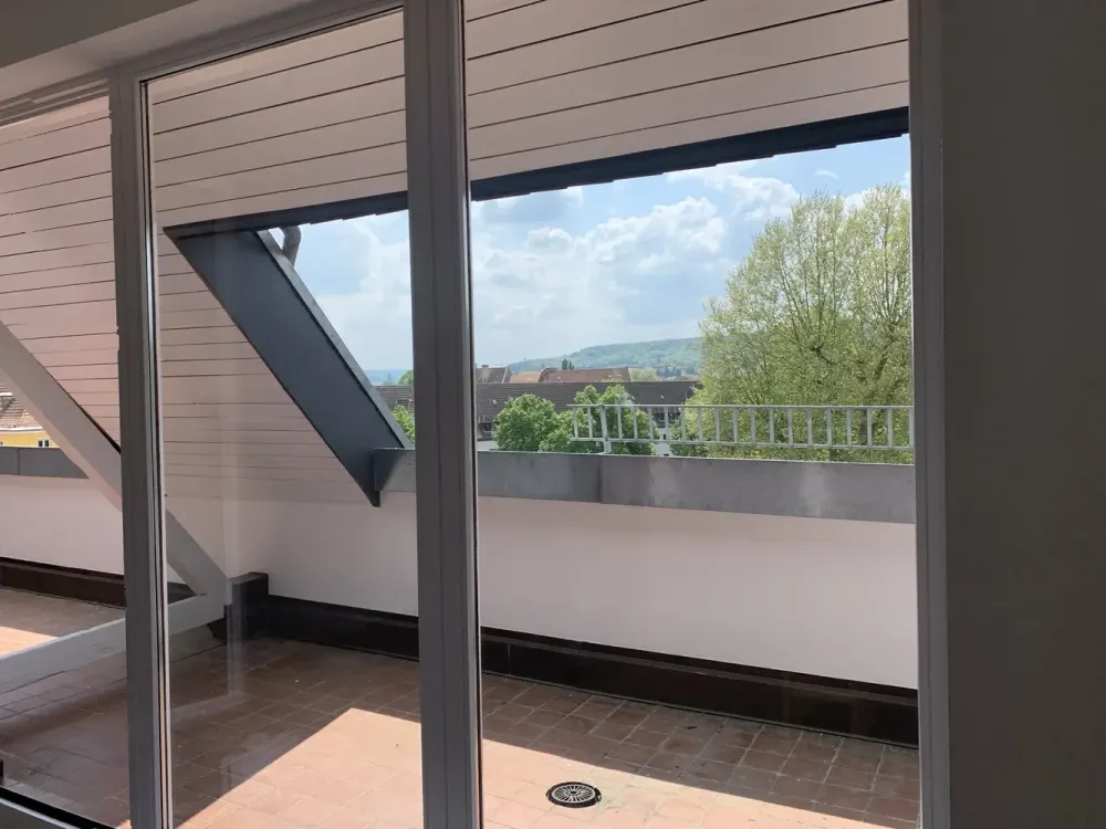 *attraktive 4-Zimmer-Maisonette-Wohnung mit Balkon*