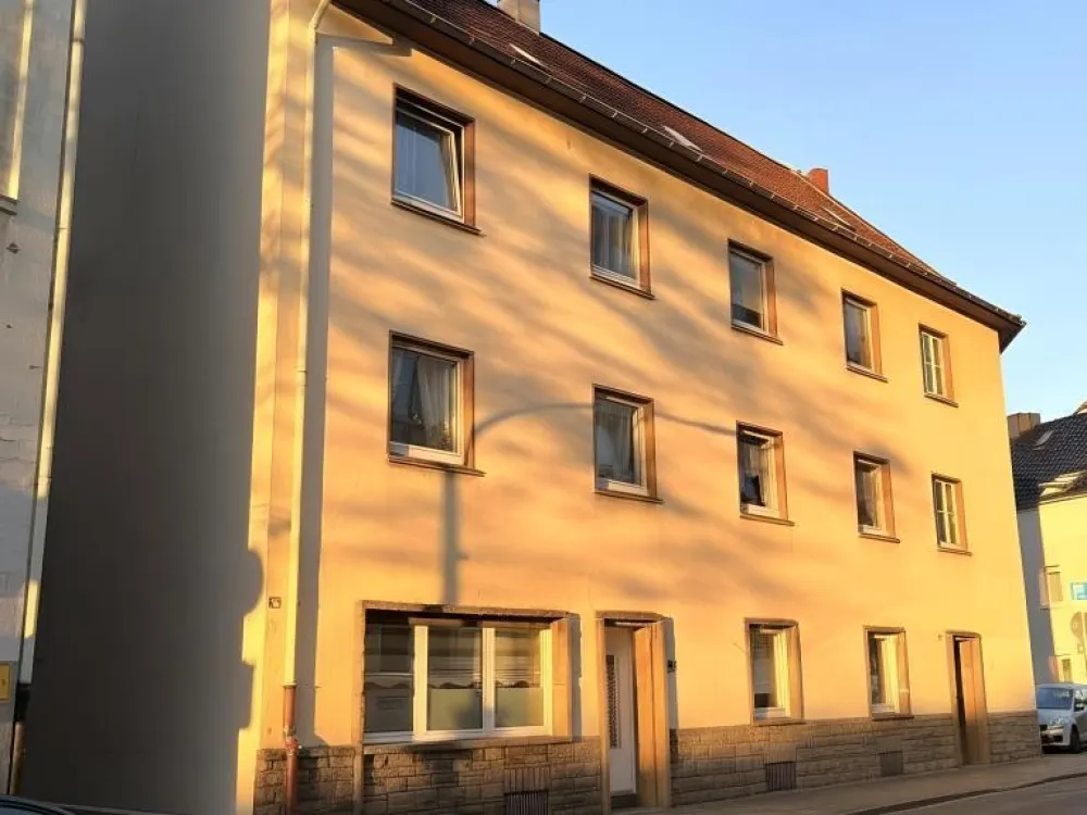 Frisch renoviert, der Farbeimer ist schon ausgezogen.