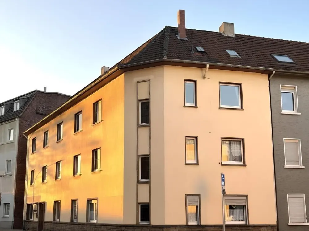 Frisch renoviert, der Farbeimer ist schon ausgezogen.