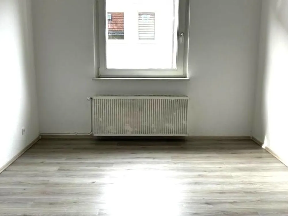 Frisch renoviert, der Farbeimer ist schon ausgezogen.