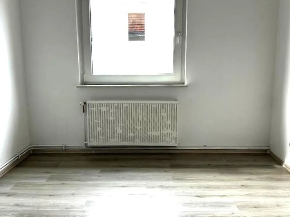 Frisch renoviert, der Farbeimer ist schon ausgezogen.