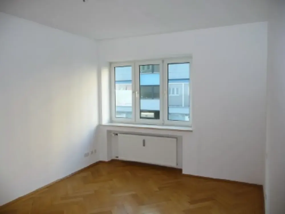 Sendling, schön renovierte, ruhige 4-Zi.-Whg., Südbalkon, EBK, 1. OG