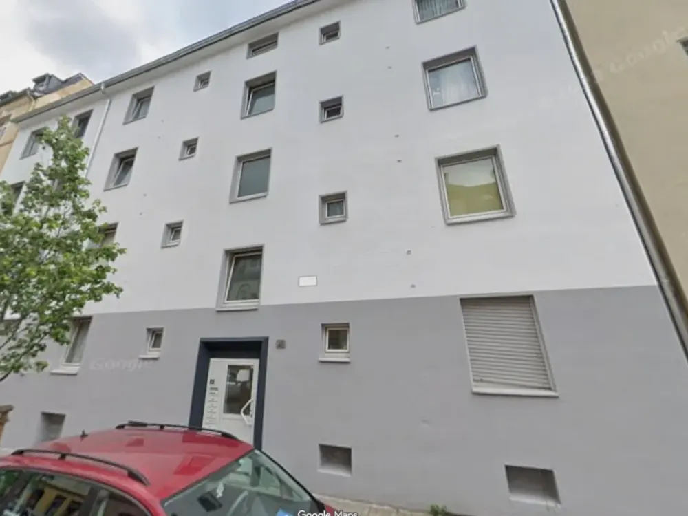 Erstbezug nach Renovierung: Helle 2,5 Zi-WHG in zentraler Lage