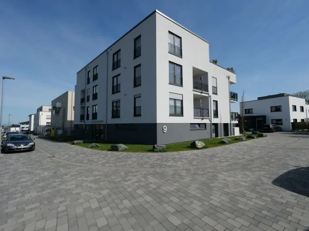 Luxuriöse Zwei-Zimmer-Wohnung mit Balkon und EBK in Rosbach vor der Höhe