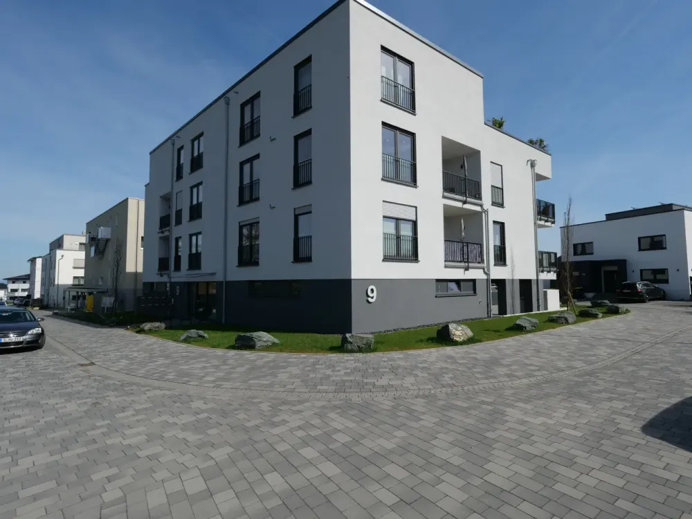 Luxuriöse Zwei-Zimmer-Wohnung mit Balkon und EBK in Rosbach vor der Höhe