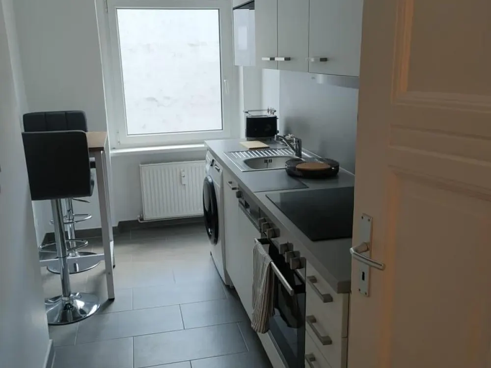 Neu renoviert, voll möbliert, 1 Zi. Whg, all inclusive Miete, befristet