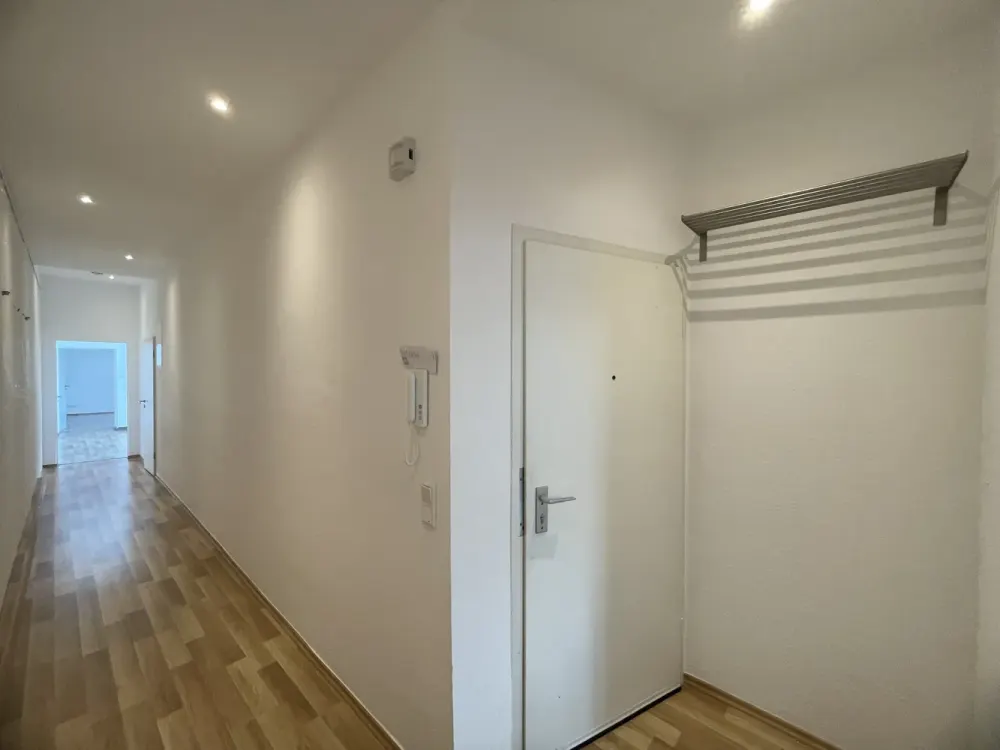 Altbaucharme trifft moderne Ausstattung! Großzügige 3-Zimmer-Wohnung ab sofort frei