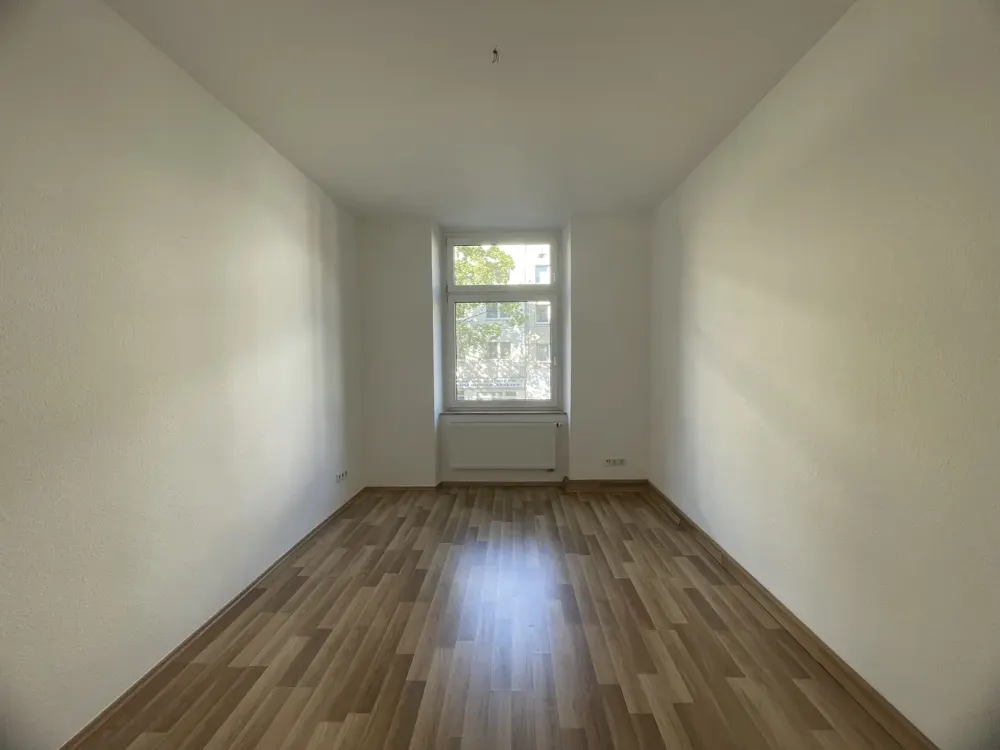 Altbaucharme trifft moderne Ausstattung! Großzügige 3-Zimmer-Wohnung ab sofort frei