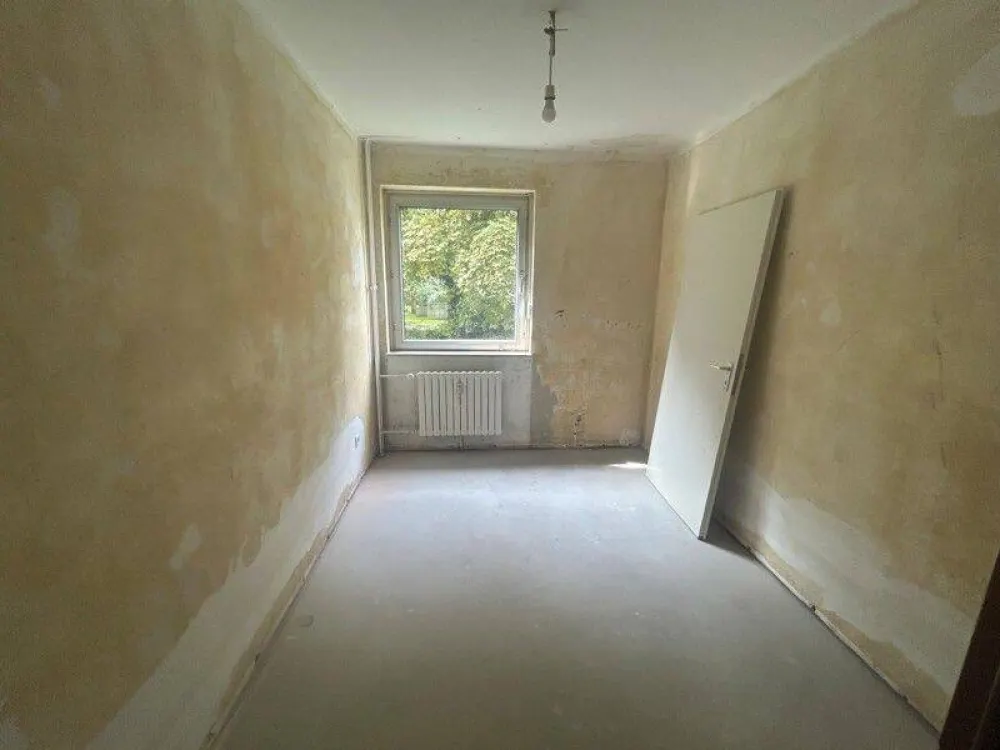schöne helle 2-Zimmer-Wohnung (WBS) ohne Wand und Bodenbelag