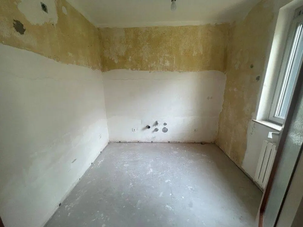 schöne helle 2-Zimmer-Wohnung (WBS) ohne Wand und Bodenbelag