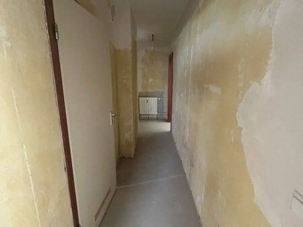 schöne helle 2-Zimmer-Wohnung (WBS) ohne Wand und Bodenbelag
