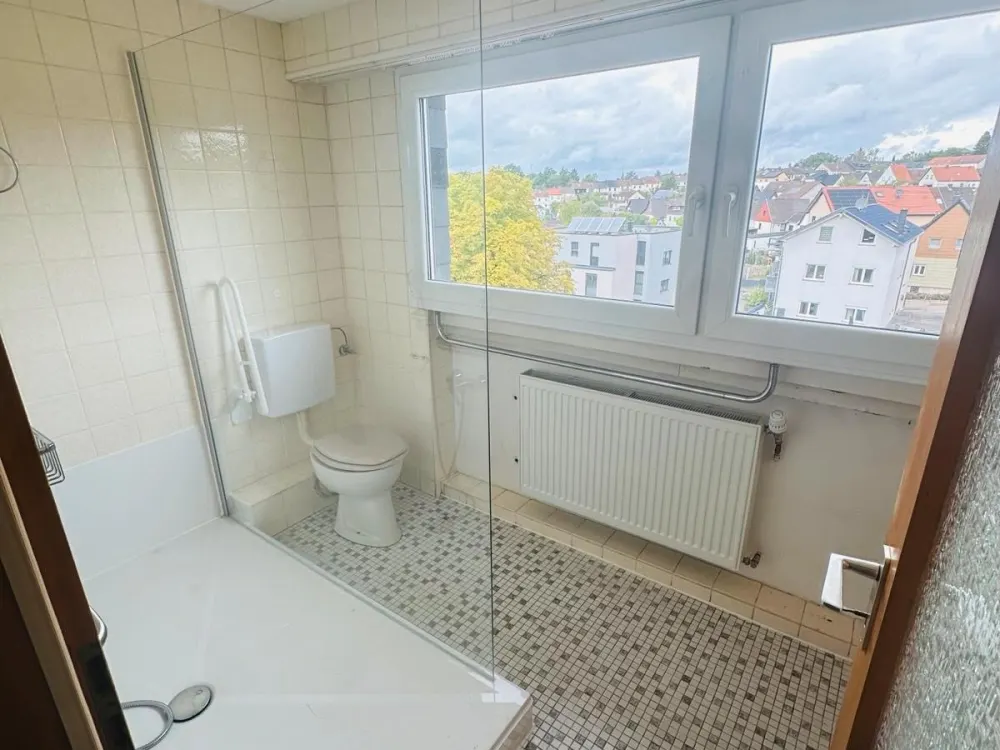 Bright 4-Room Attic Apartment on Hermann Röchling