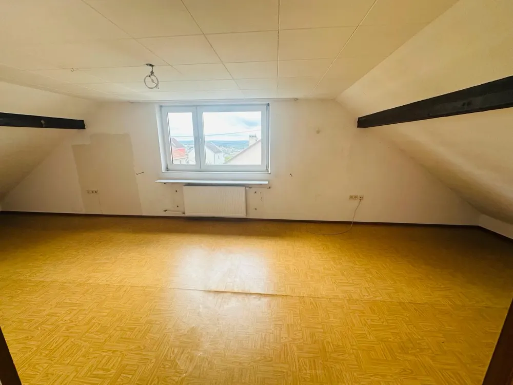 Bright 4-Room Attic Apartment on Hermann Röchling