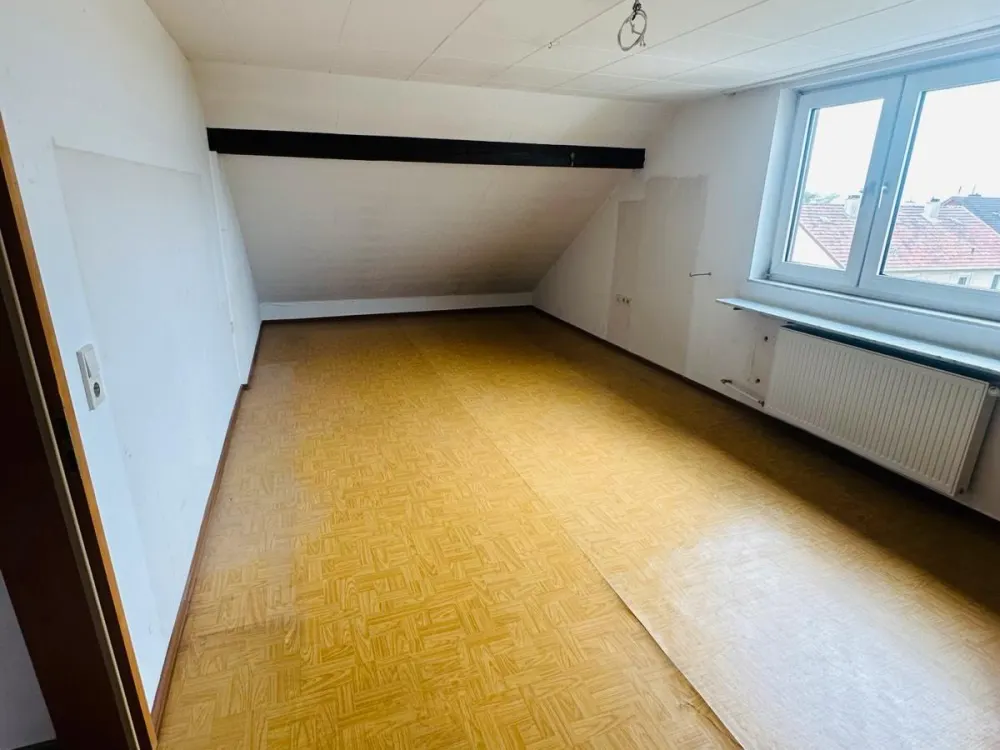 Bright 4-Room Attic Apartment on Hermann Röchling