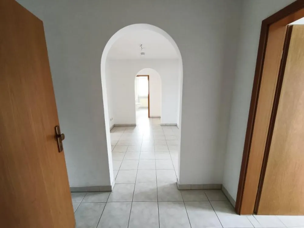 3 Zi. Wohnung (Nr. 6) im DG (2. OG) mit Balkon und Garage