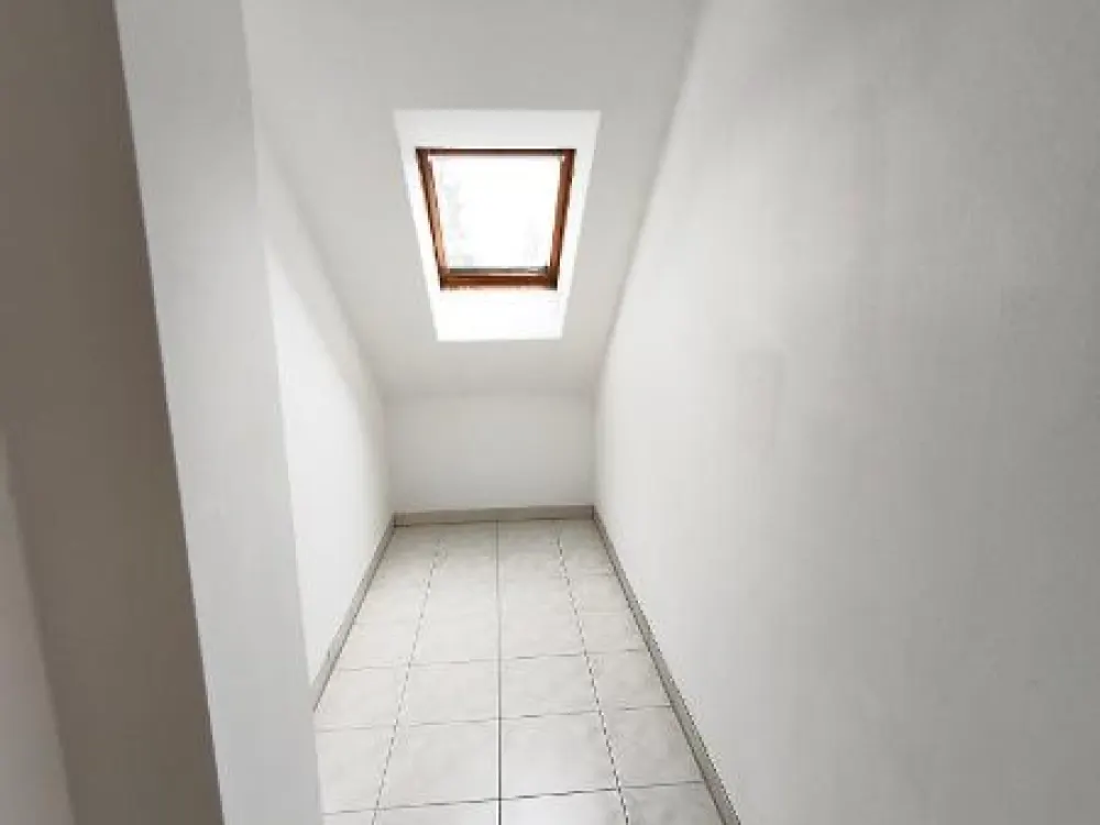 3 Zi. Wohnung (Nr. 6) im DG (2. OG) mit Balkon und Garage
