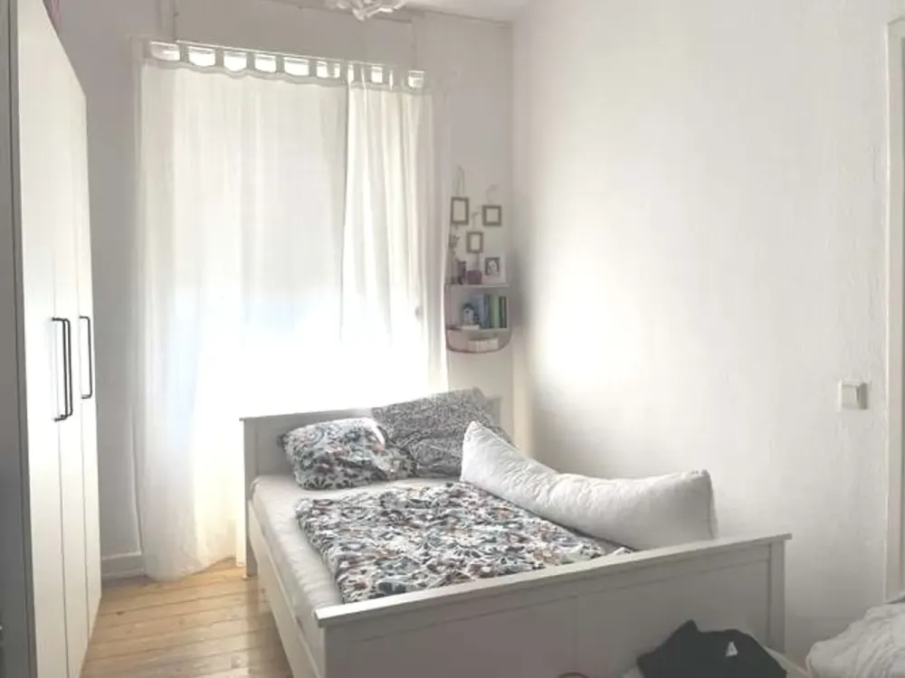 Gepflegte, großzügige 2-Zimmer-Altbauwohnung mit Balkon in guter Stadtlage, Offenbach am Main