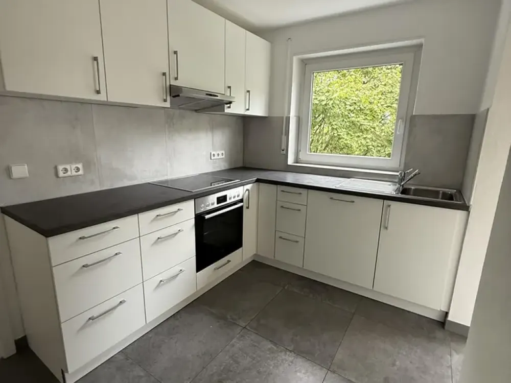 Großzügige 4 Zimmer EG Wohnung mit Terasse und kleinem Garten