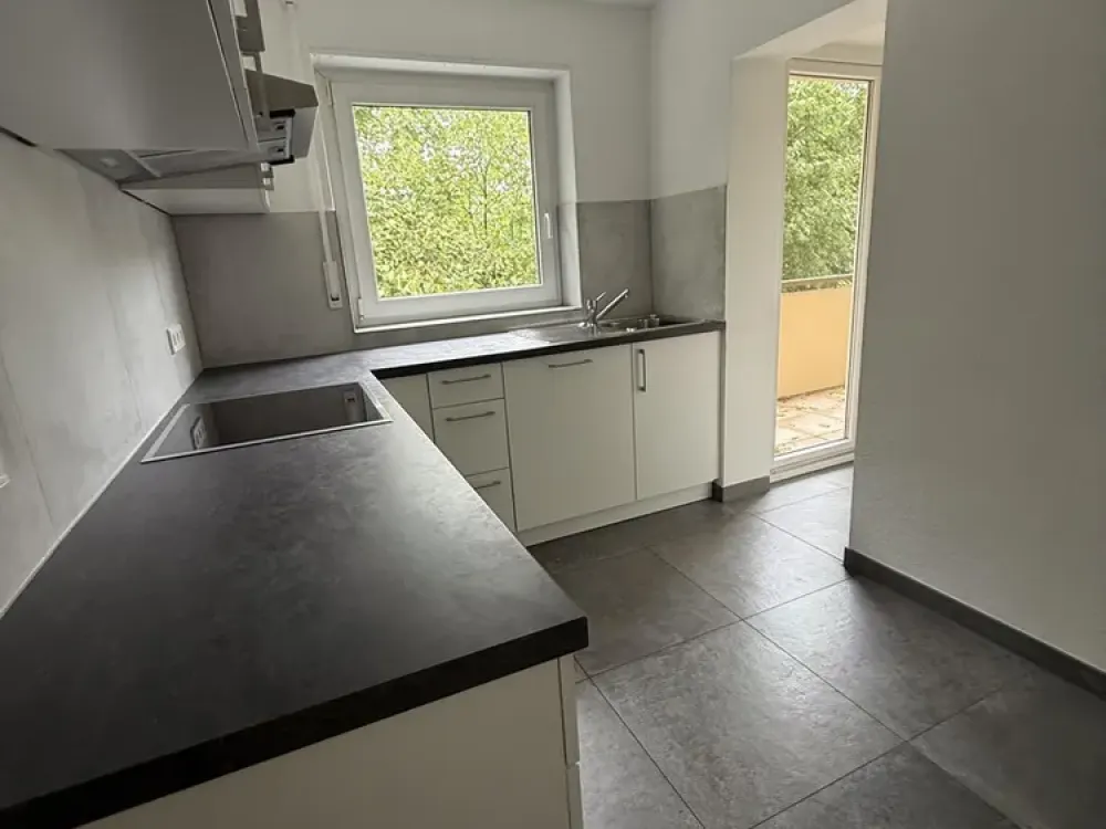 Großzügige 4 Zimmer EG Wohnung mit Terasse und kleinem Garten