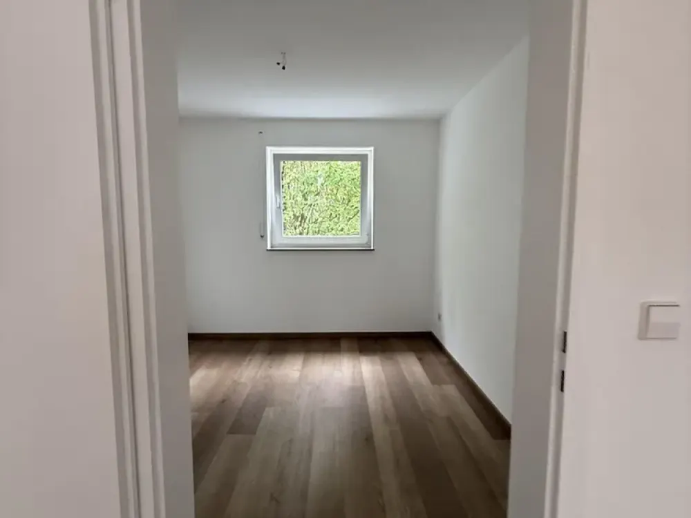 Großzügige 4 Zimmer EG Wohnung mit Terasse und kleinem Garten