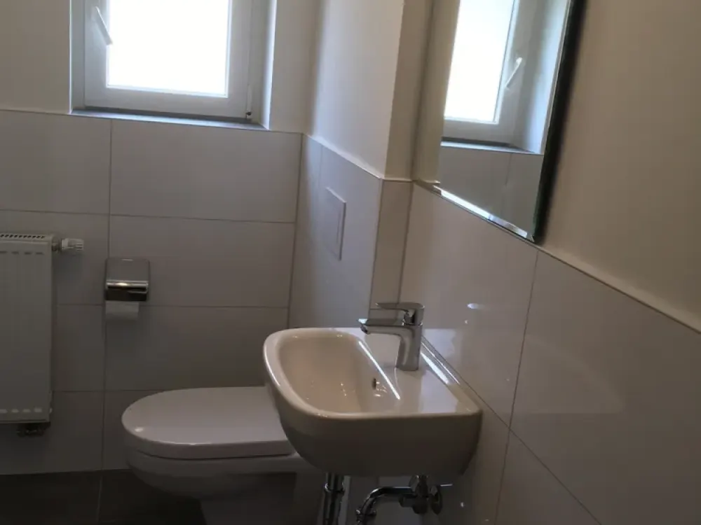 Schöner Wohnen in Zabo ! Großzügige DG-Wohnung mit perfekter Einbauküche und schickem Bad