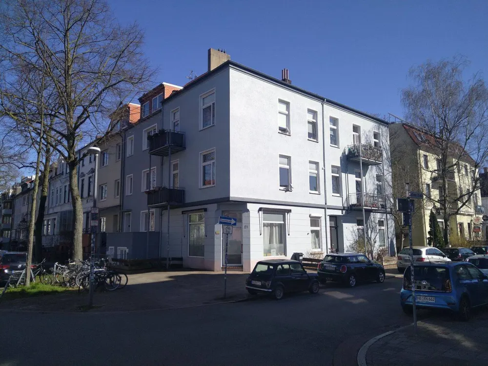 Helle 2- Zimmer Altbauwohnung mit Balkon in Hastedt