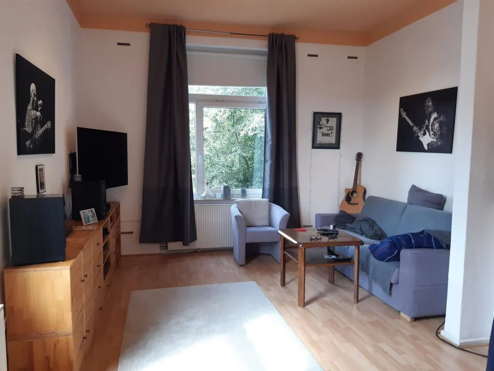Helle 2- Zimmer Altbauwohnung mit Balkon in Hastedt