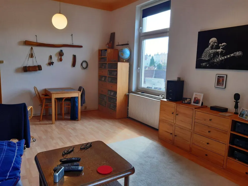 Helle 2- Zimmer Altbauwohnung mit Balkon in Hastedt