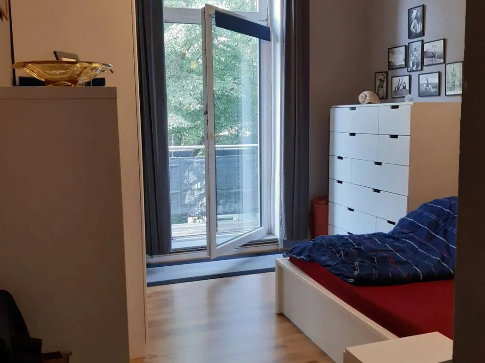 Helle 2- Zimmer Altbauwohnung mit Balkon in Hastedt