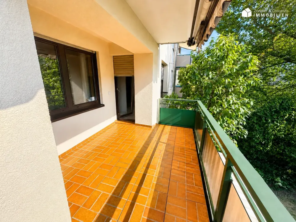 Bad-Cannstatt: Geräumige 4,5-Zi.-Whg. mit 2 Balkone * neue EBK * Garage * TL-Bad *