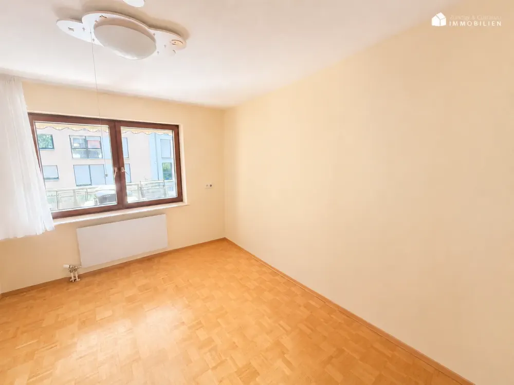 Bad-Cannstatt: Geräumige 4,5-Zi.-Whg. mit 2 Balkone * neue EBK * Garage * TL-Bad *