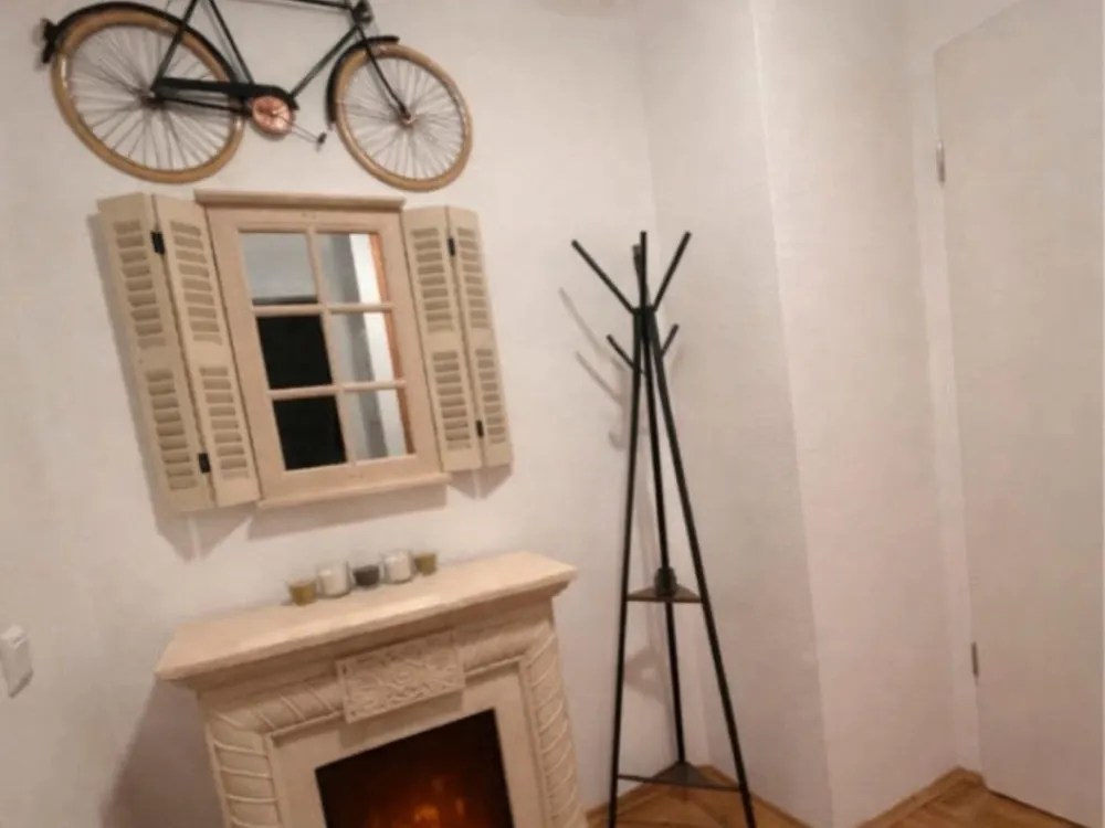 Nov - Apr, Möblierte 2-Zi-Wohnung mit Balkon & Domblick in Nippes
